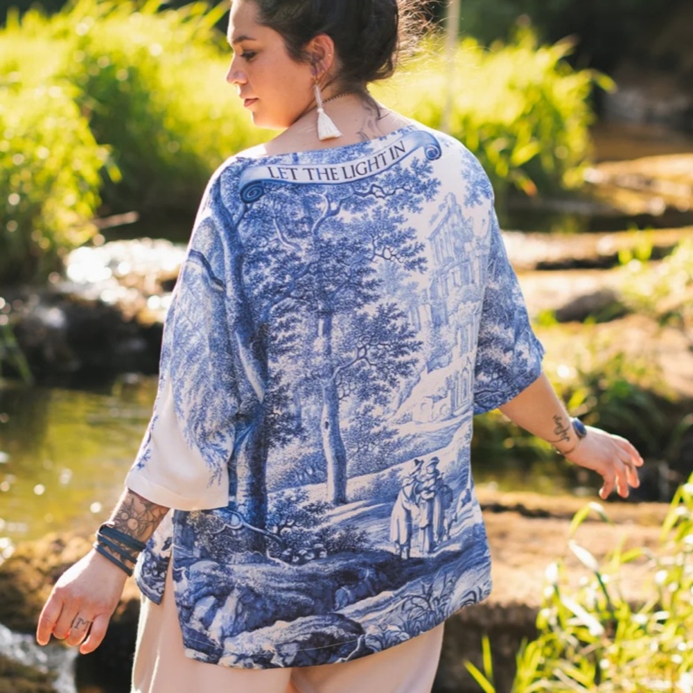 Market of Stars LET THE LIGHT IN LUXE TEE